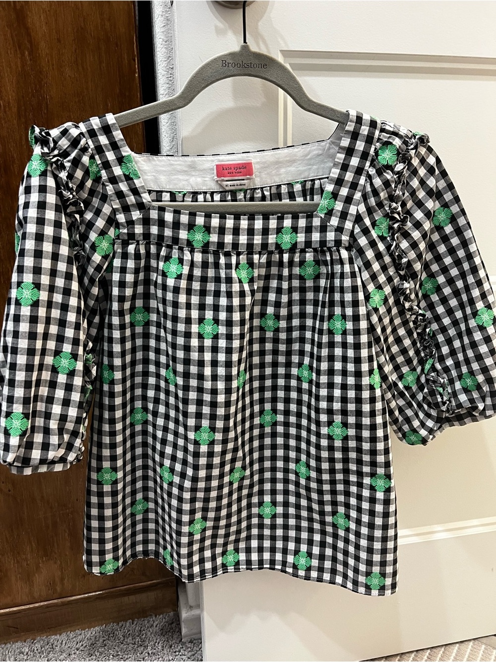 Kate Spade black and white Voile Top green embroidered spade clover flowers -XS
